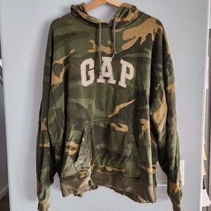 GAP Men's Green and Brown Camouflage Hoodie